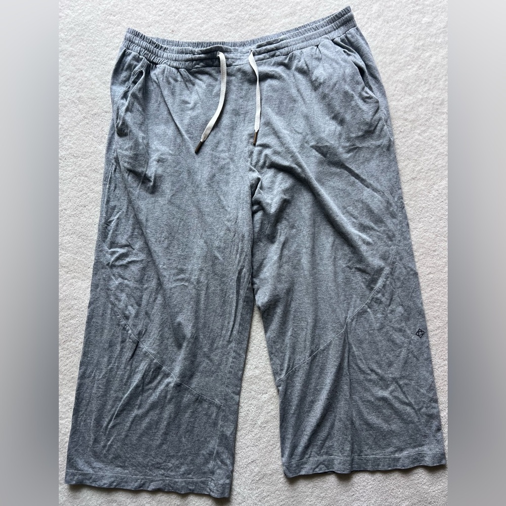 Sativa Gray Women's Cropped Pants